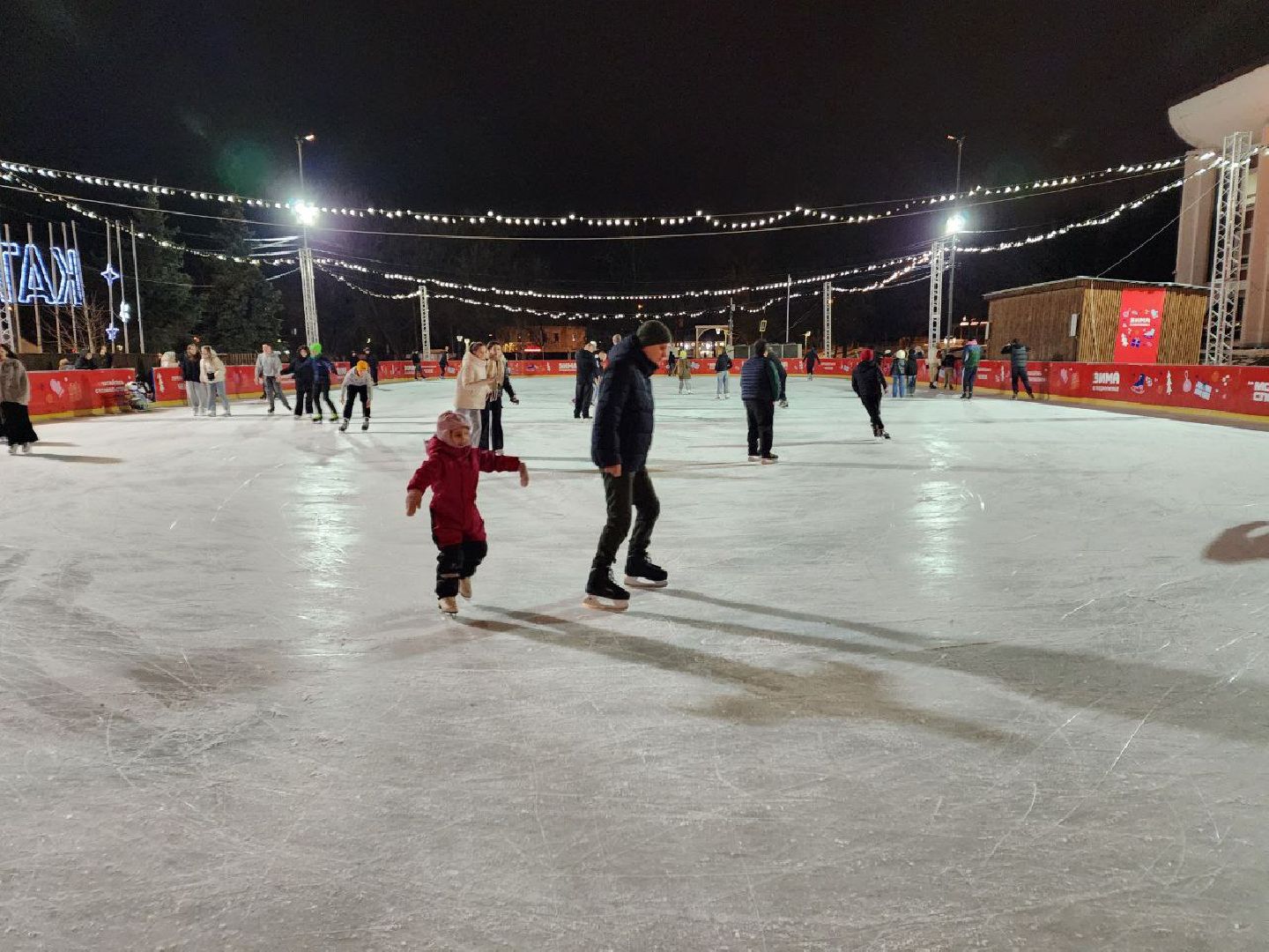 Чехов, Советская площадь, открытый каток, ледовая арена, искусственный лед, бесплатное катание, зима в подмосковье, проект губернатора московской области,