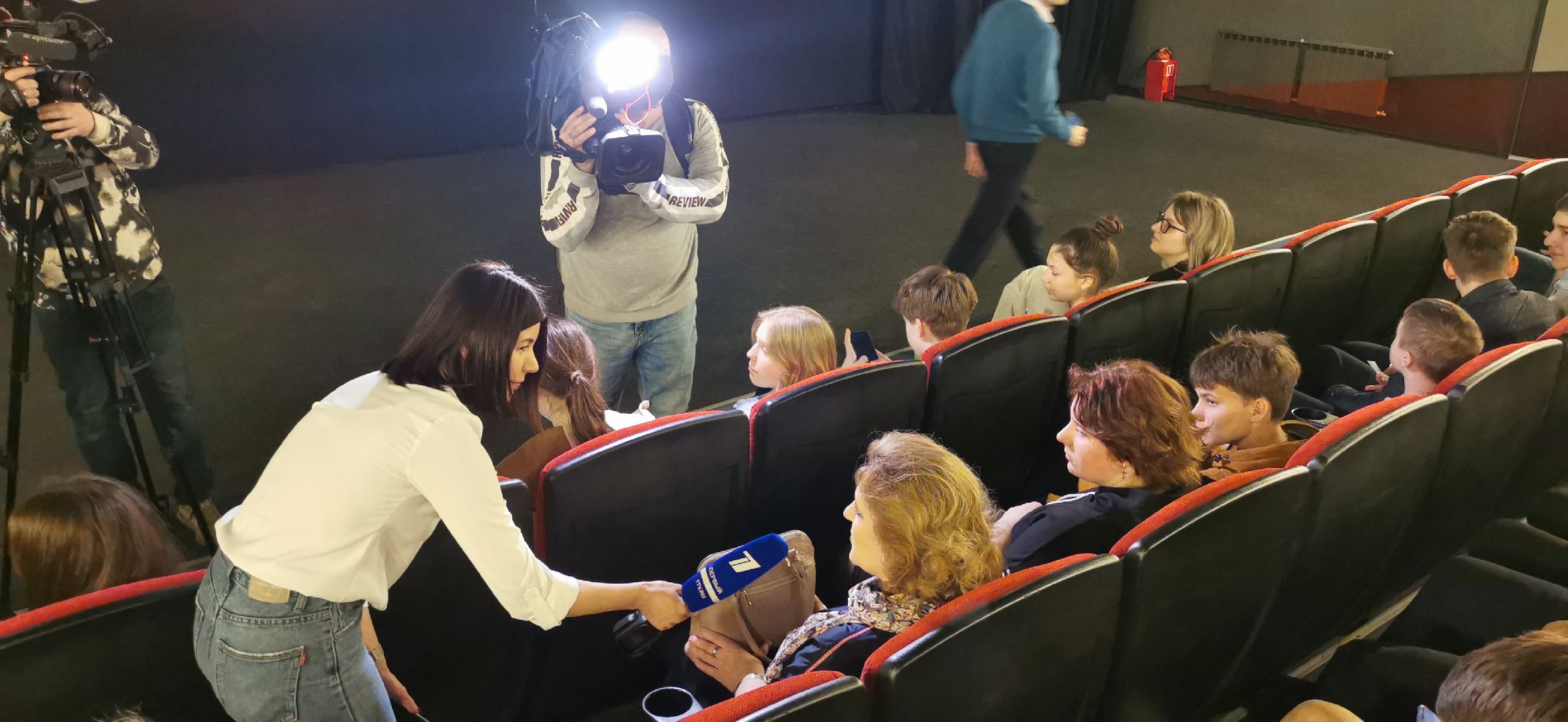 школьники, кинотеатр, культура