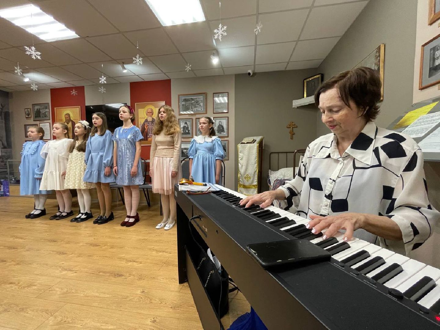 Дмитров, Дом епископа, Хор Птички-певуньи,