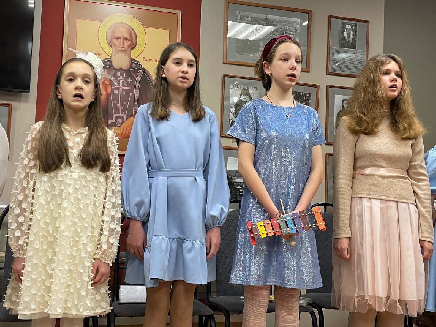 Дмитров, Дом епископа, Хор Птички-певуньи,