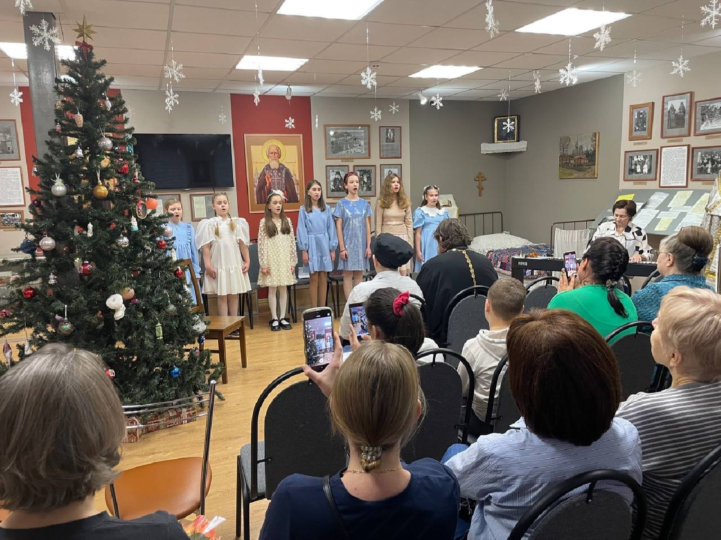 Дмитров, Дом епископа, Хор Птички-певуньи,