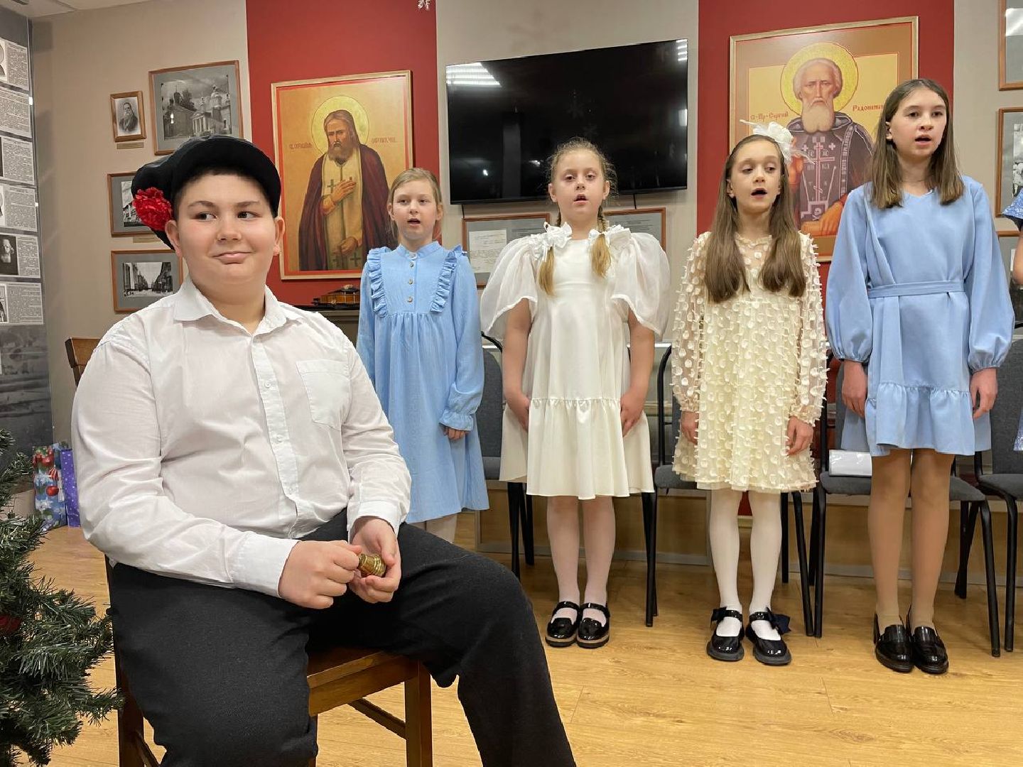 Дмитров, Дом епископа, Хор Птички-певуньи,