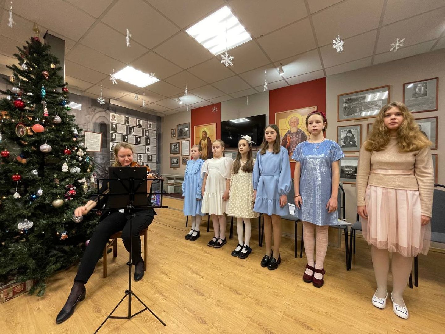 Дмитров, Дом епископа, Хор Птички-певуньи,