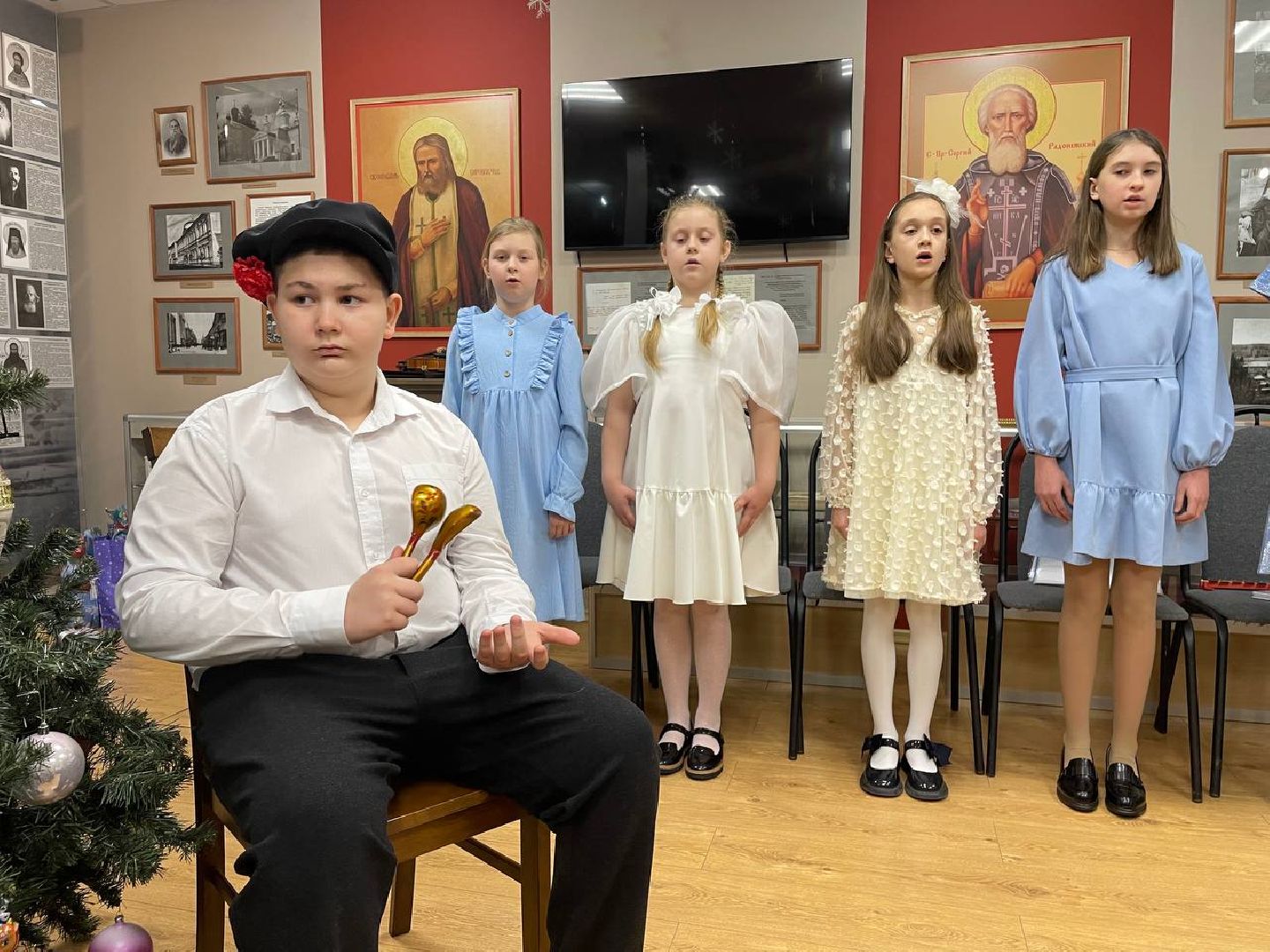 Дмитров, Дом епископа, Хор Птички-певуньи,