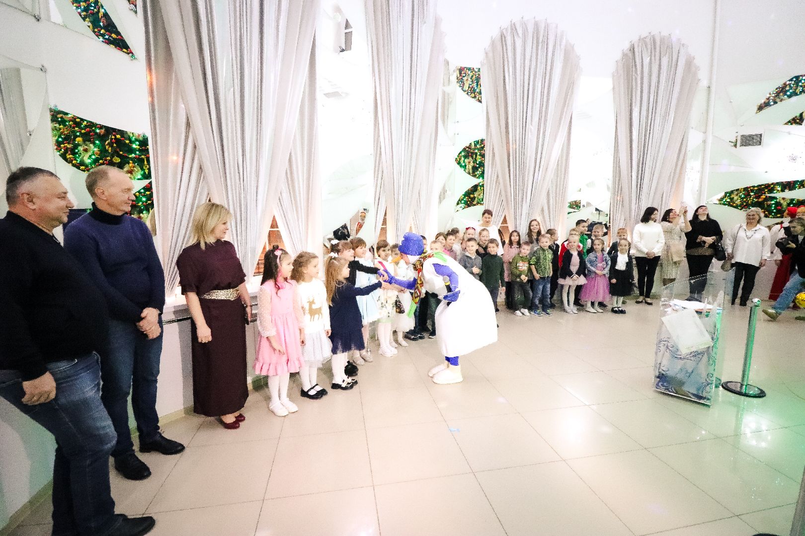 Клин, общество, дети, меценаты, экономика, подарки, помощь,