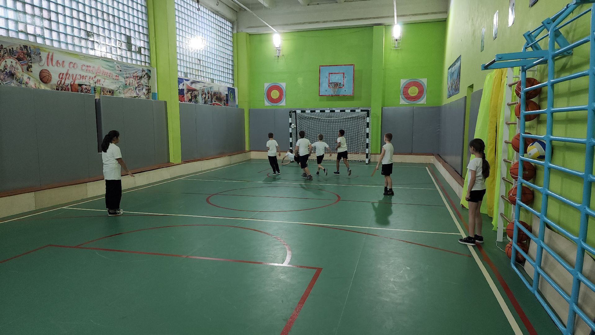 серпухов, туровская школа, вклад в будущее, оборудование для спортзала, флорбол, мини-футбол,