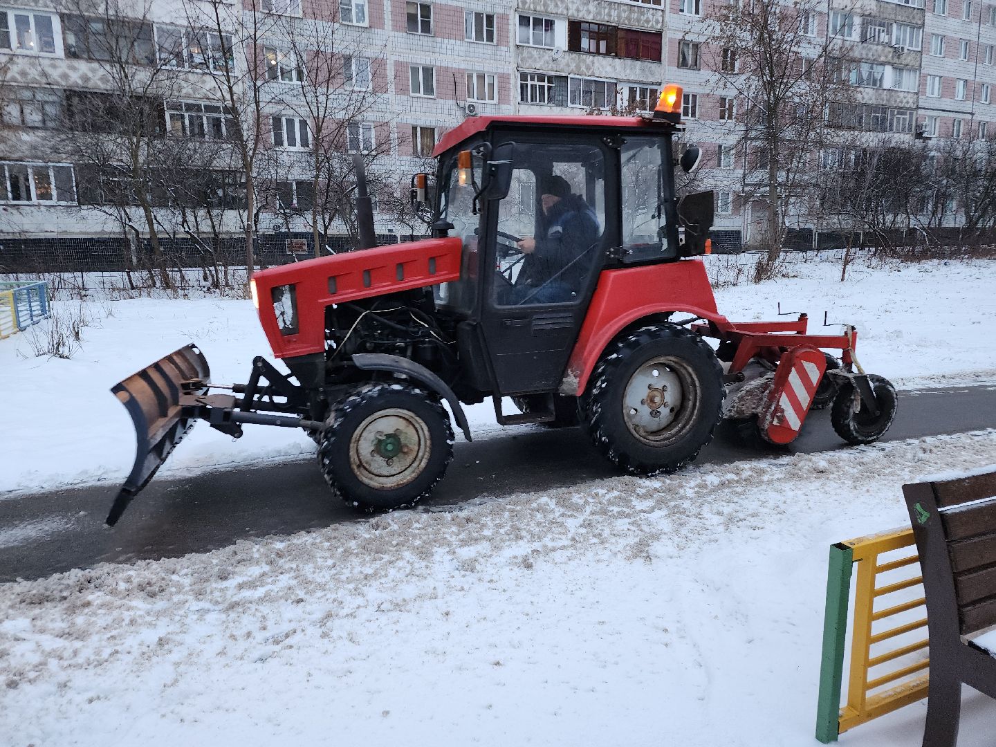 фрязино, уборка города от снега, уборочная техника, обработка дорог, дороги,