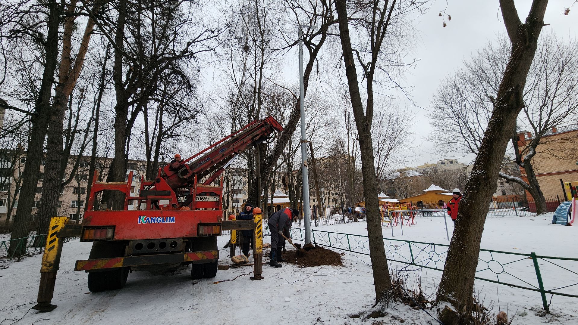 вертикалки, пушкино, опоры уличного освещения, детская площадка, светодиодные фонари, благоустройство,