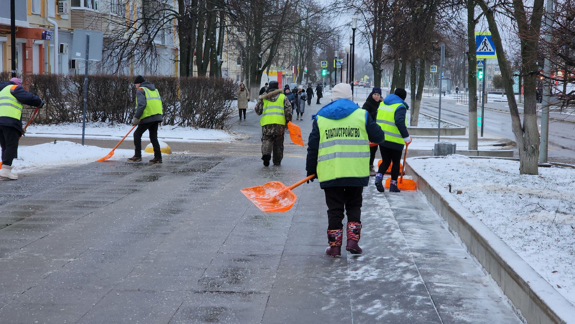 кашира, мбу благоустройство, уборка города от снега, обработка от льда, вертикалки,