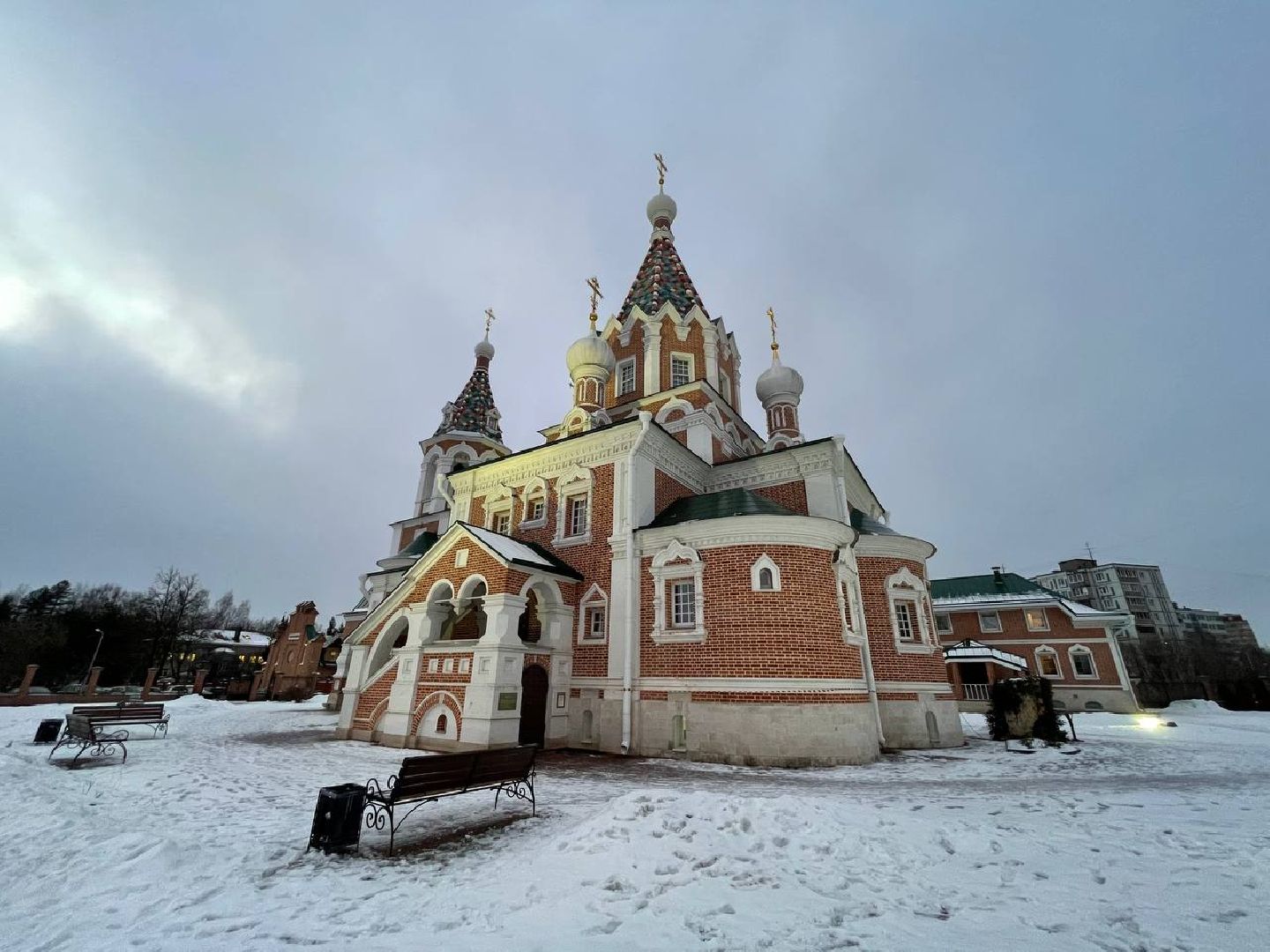 Дмитров, Спасский храм, Центр Из добрых рук,