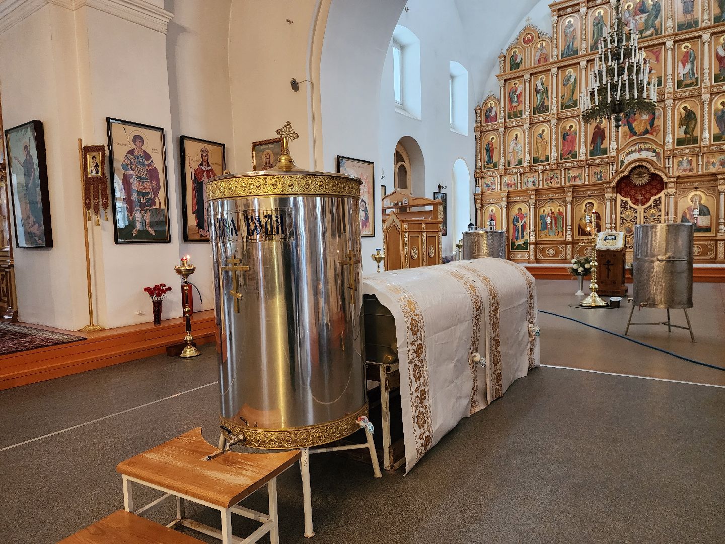 жители, общество, религия, церковь, крещение, купель, подготовка к крещению,