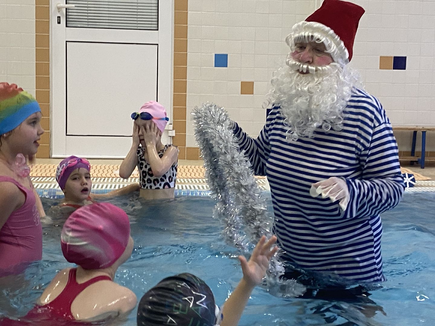 школа Перспектива, Власиха школа Перспектива, детский сад с бассейном, бассейн в детском саду, Бассейн в Перспективе, вертикалки