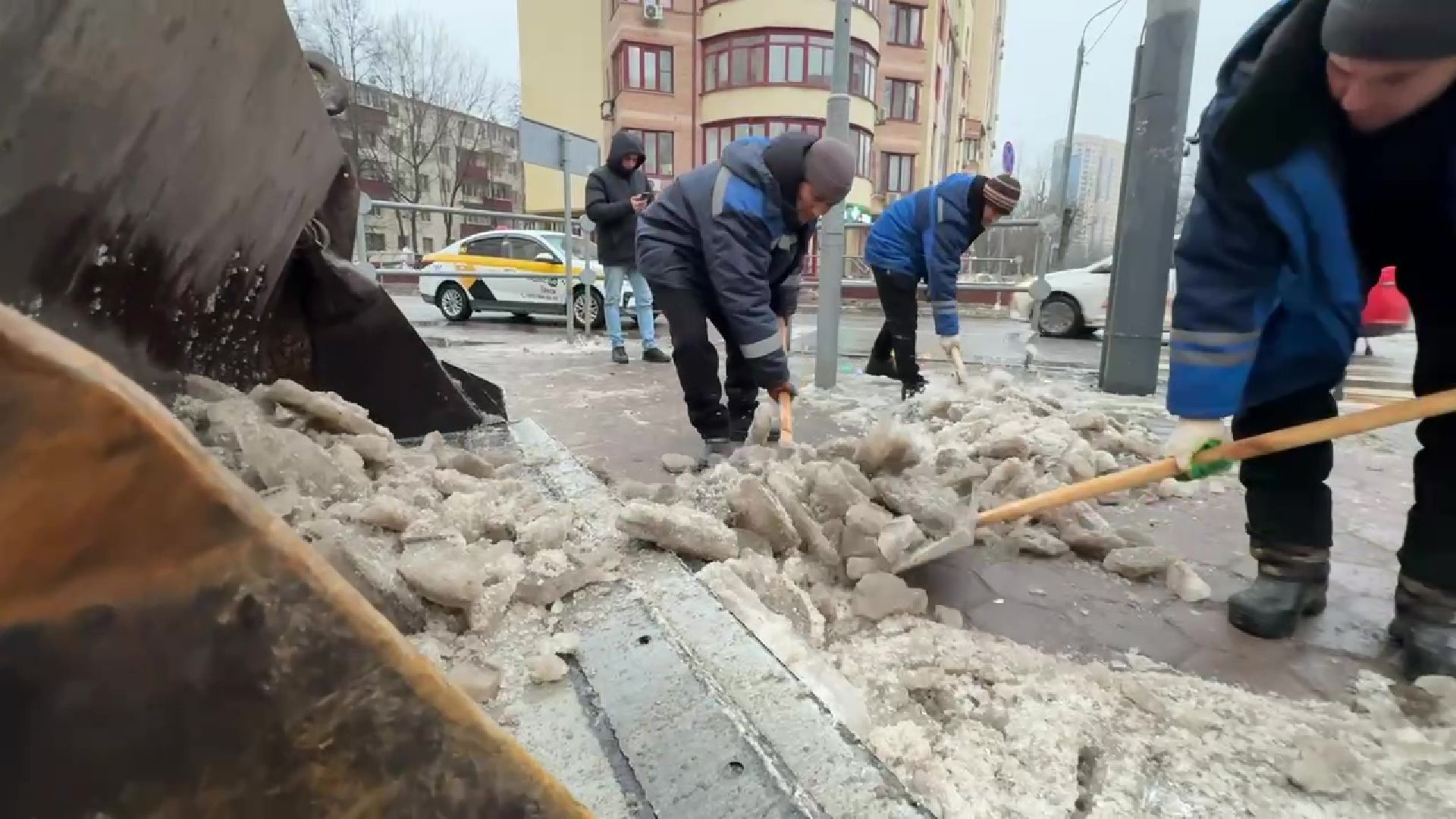 реутов, вертикалки, снег, снег и наледь, снегопад, очистка города, тротуары и дороги, тракторы,