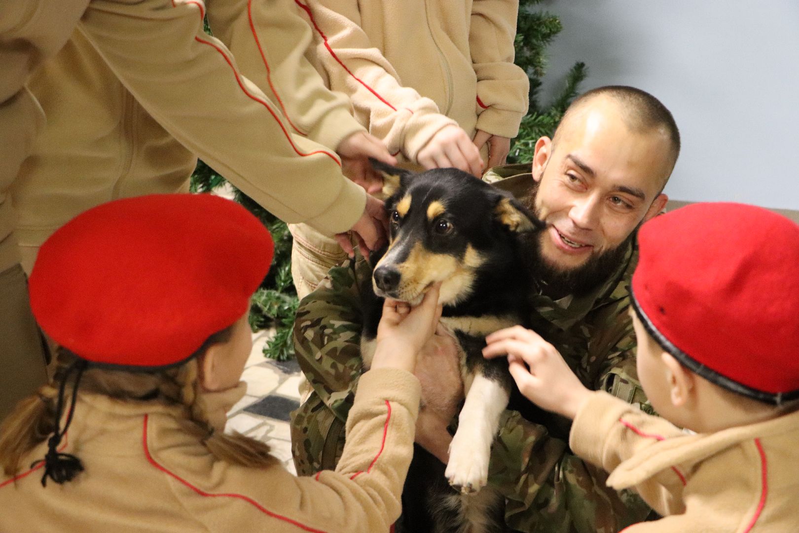 боец сво, боевая собака ника, центральный дом культуры, молодая гвардия, глава серебряных прудов,