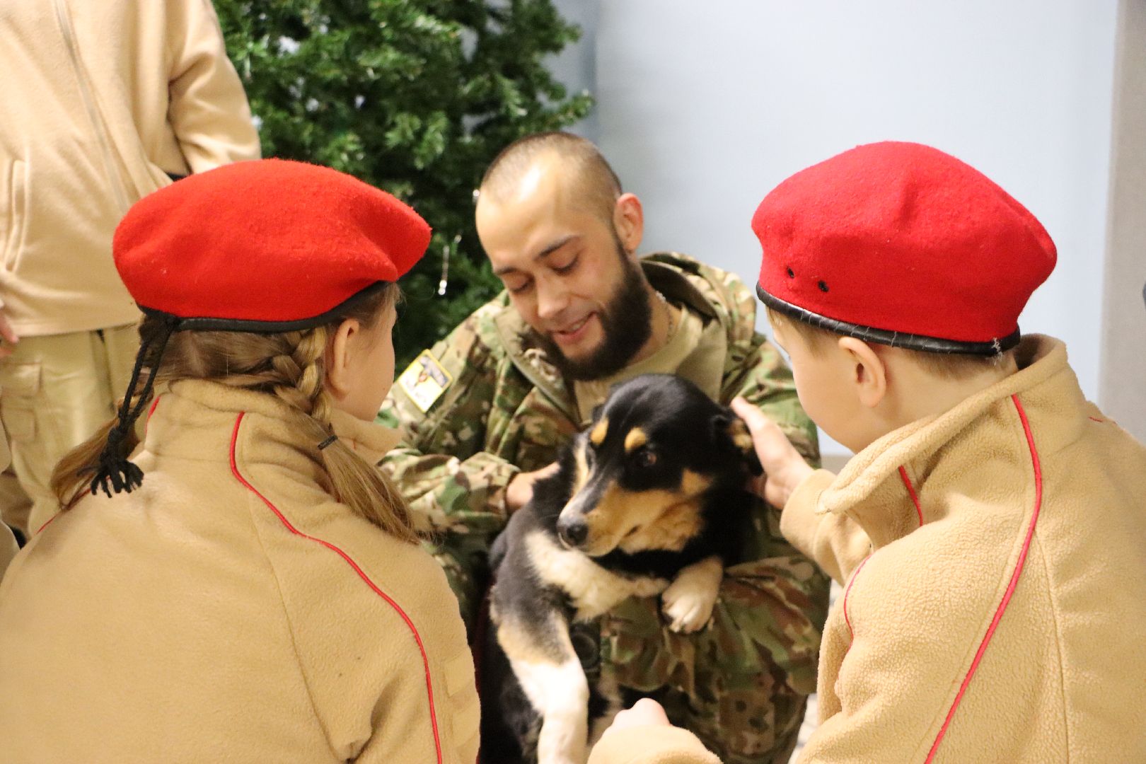 боец сво, боевая собака ника, центральный дом культуры, молодая гвардия, глава серебряных прудов,