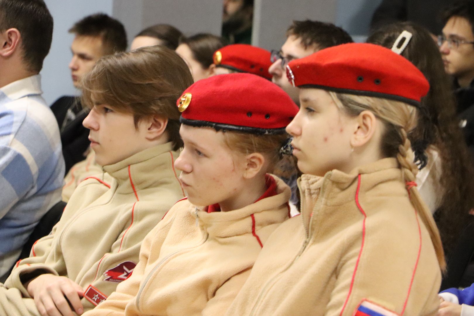 боец сво, боевая собака ника, центральный дом культуры, молодая гвардия, глава серебряных прудов,