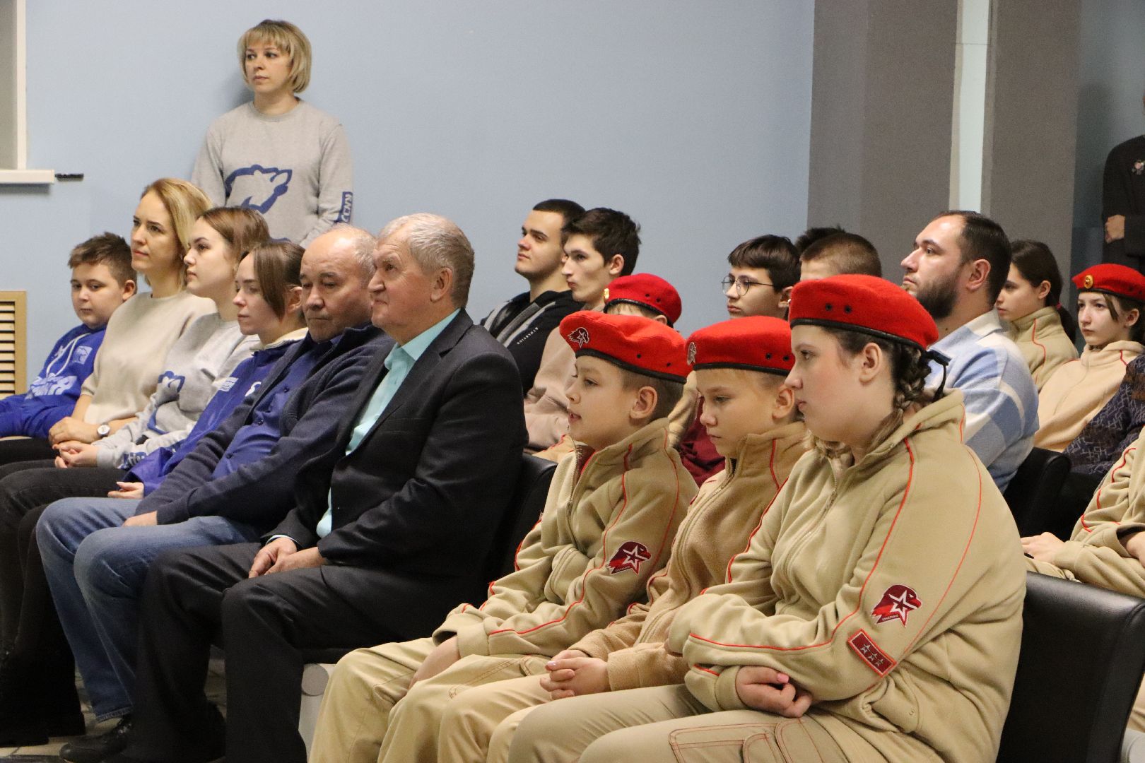 боец сво, боевая собака ника, центральный дом культуры, молодая гвардия, глава серебряных прудов,