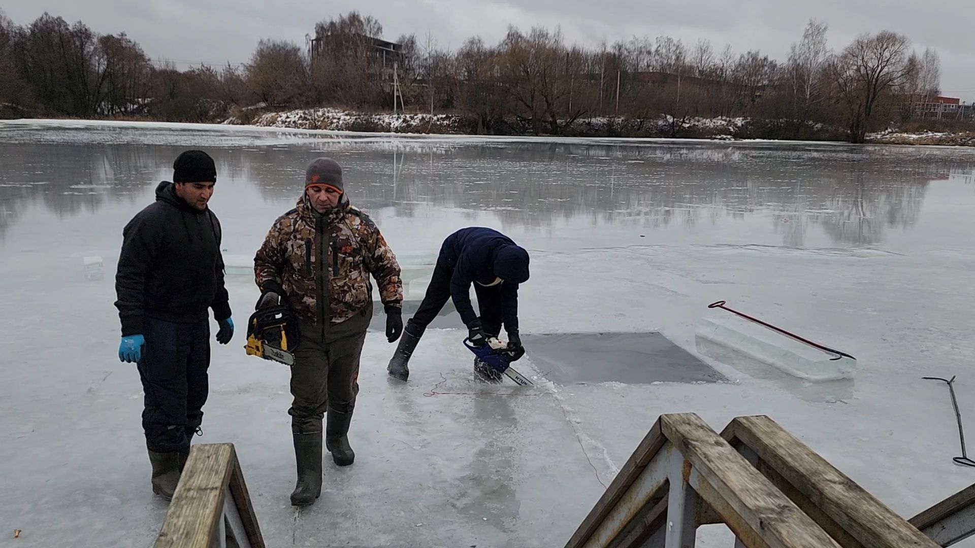 Бронницы, Крещенская купель, Подготовка купели к крещению, Купель в Бронницах, вертикалки,