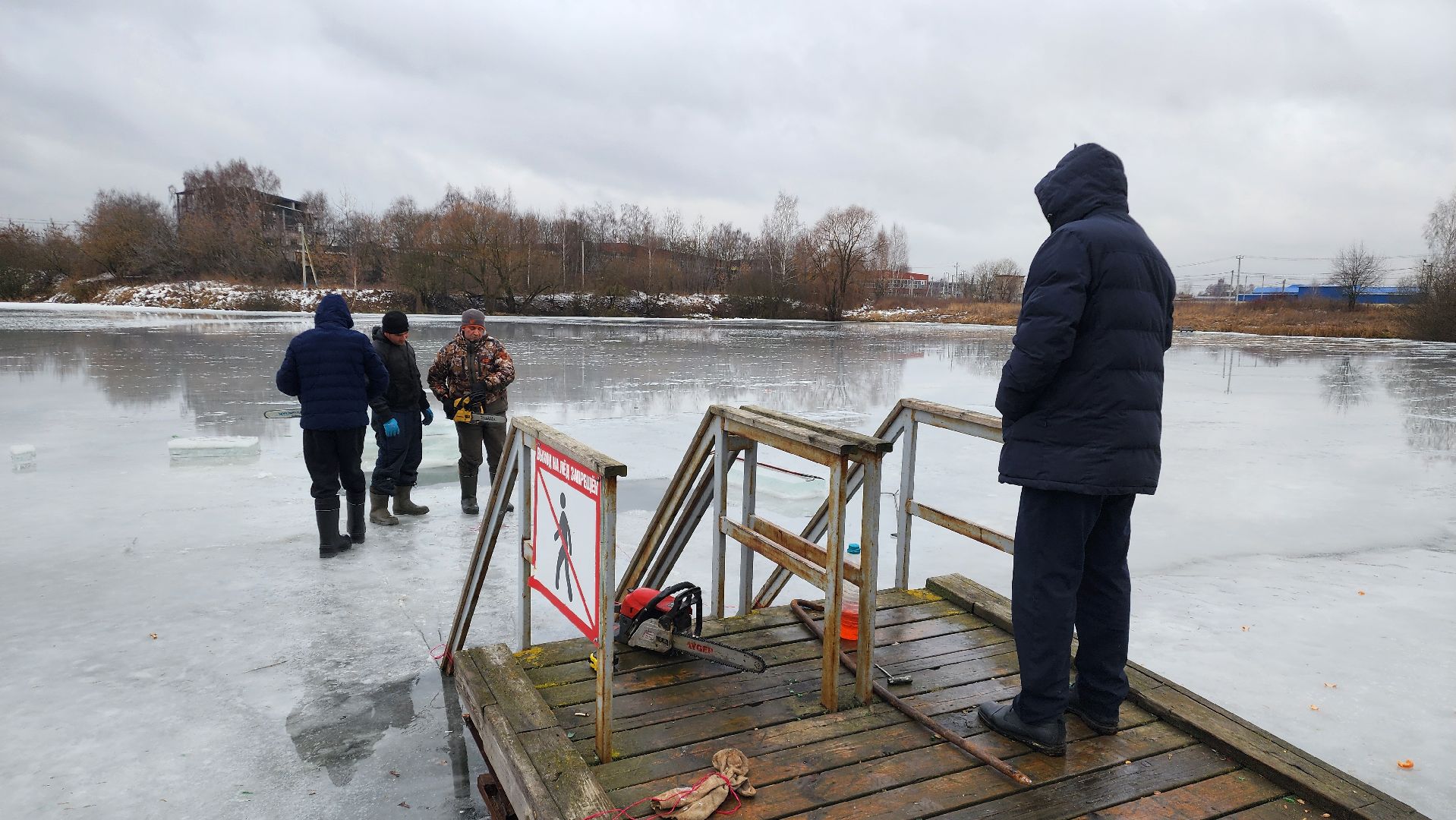 Бронницы, Крещенская купель, Подготовка купели к крещению, Купель в Бронницах, вертикалки,