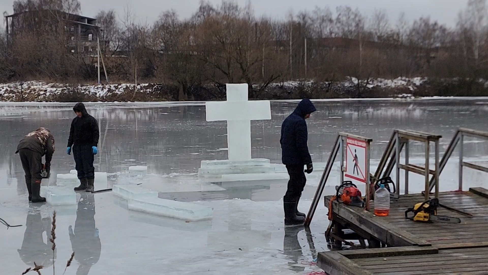 Бронницы, Крещенская купель, Подготовка купели к крещению, Купель в Бронницах, вертикалки,