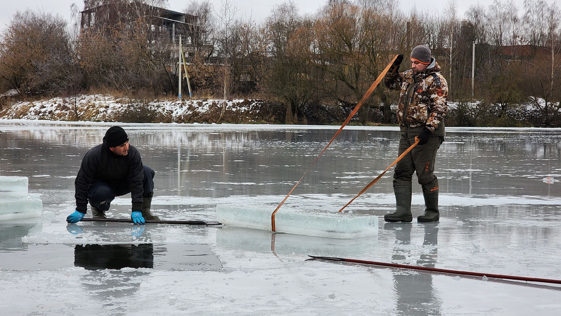 Бронницы, Крещенская купель, Подготовка купели к крещению, Купель в Бронницах, вертикалки,