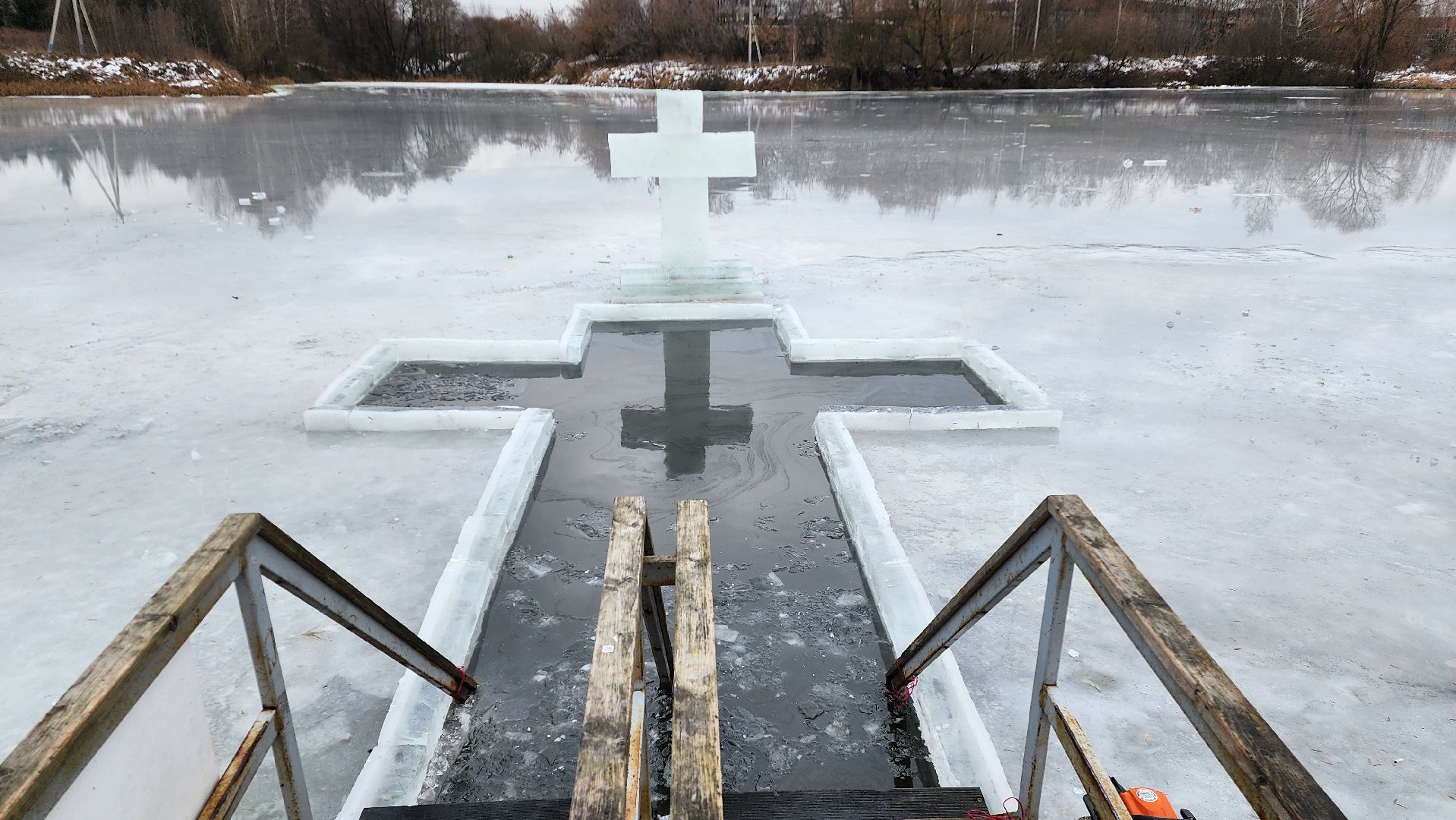 Бронницы, Крещенская купель, Подготовка купели к крещению, Купель в Бронницах, вертикалки,