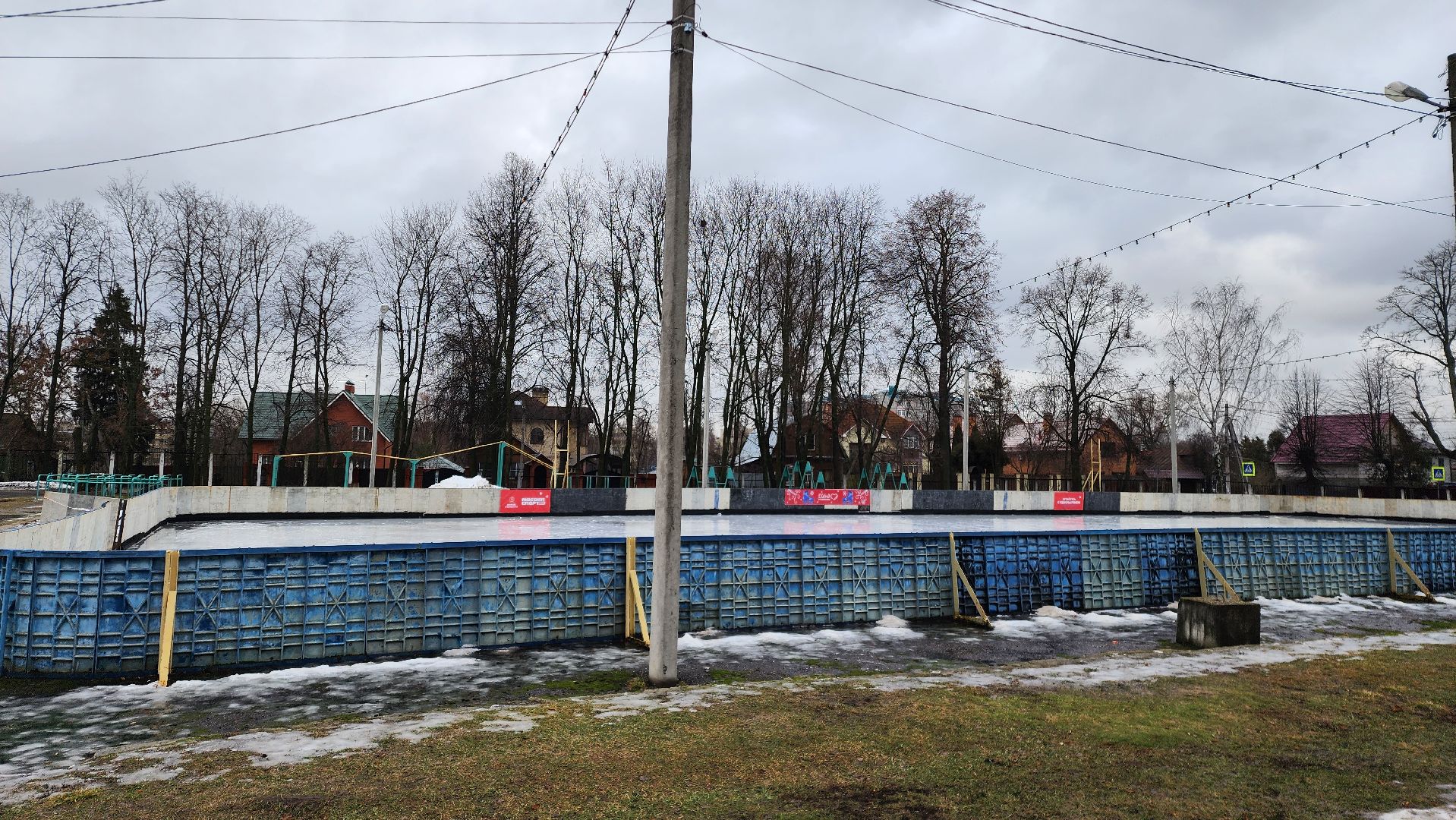 вертикалки, Бронницы, Каток закрыт, Щакрыли каток из-за оттепели, Вертикалка, Катак на стадионе Центральный в Бронницах,