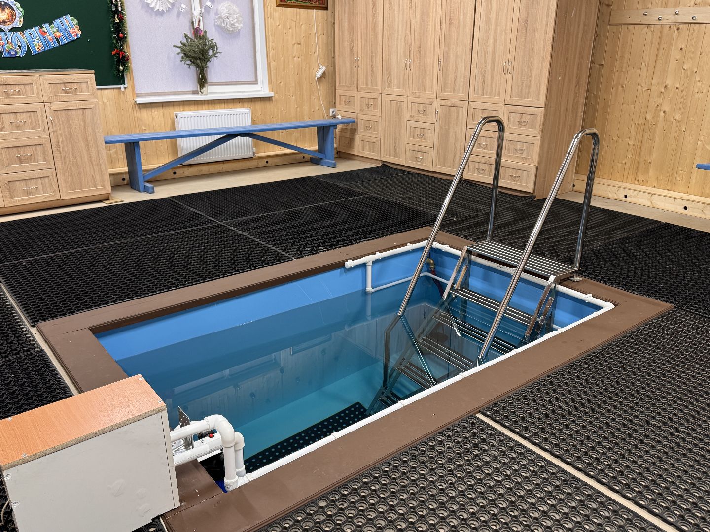 Купель в лесном городке, Крещение в Одинцово, святая вода, вертикалки,