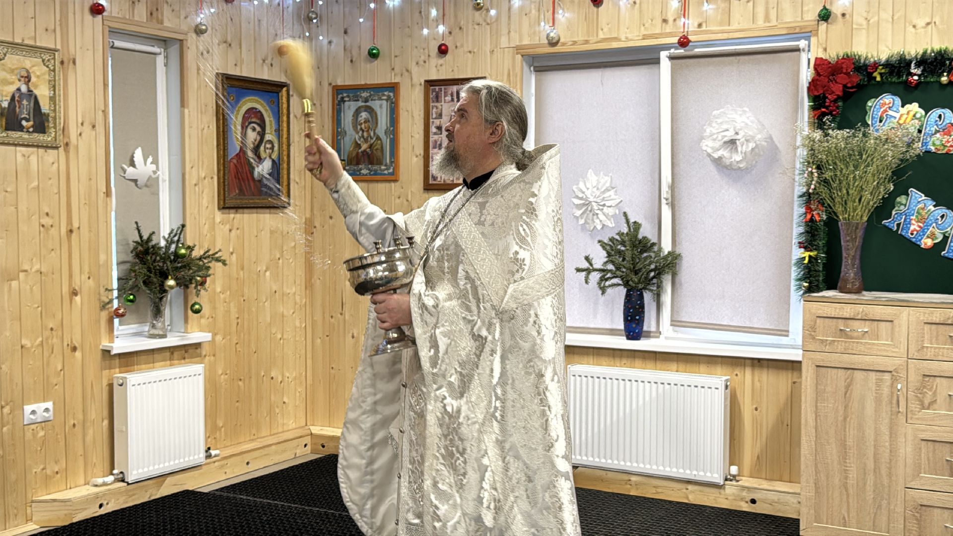 Купель в лесном городке, Крещение в Одинцово, святая вода, вертикалки,