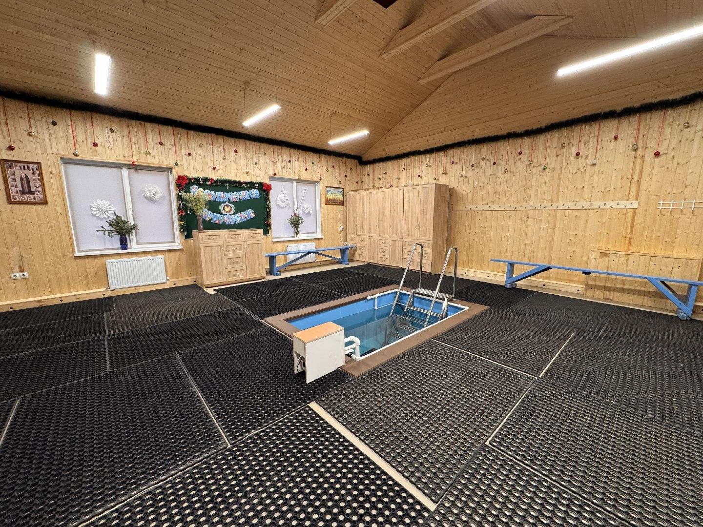 Купель в лесном городке, Крещение в Одинцово, святая вода, вертикалки,