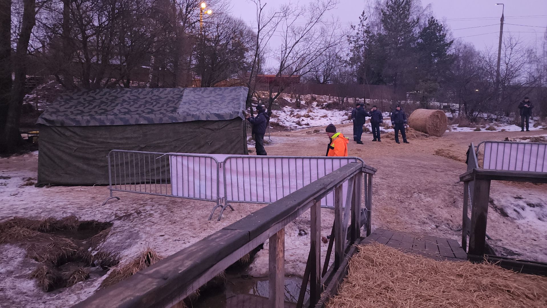 пушкино, родник, река уча, купель, крещение господне, крещенская купель, крещенские купания, спасатели, вертикалки,