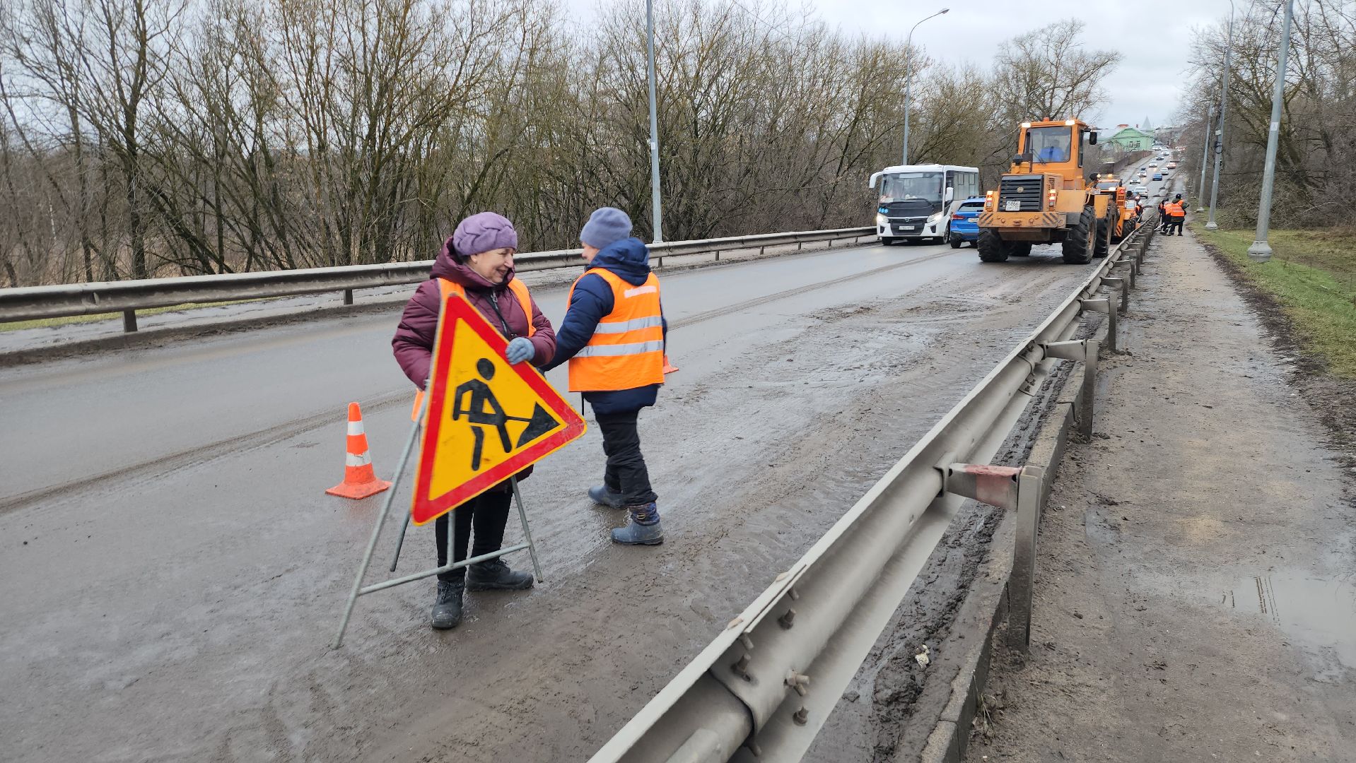 серпухов, улица ленинского комсомола, комбинат благоустройства, уборка дорожного смета, дороги, вертикалки,
