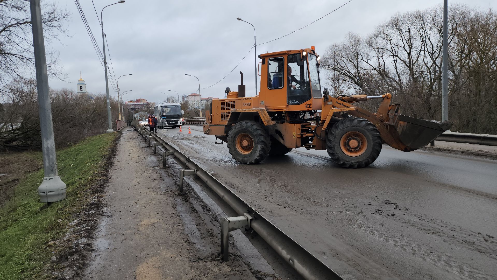серпухов, улица ленинского комсомола, комбинат благоустройства, уборка дорожного смета, дороги, вертикалки,