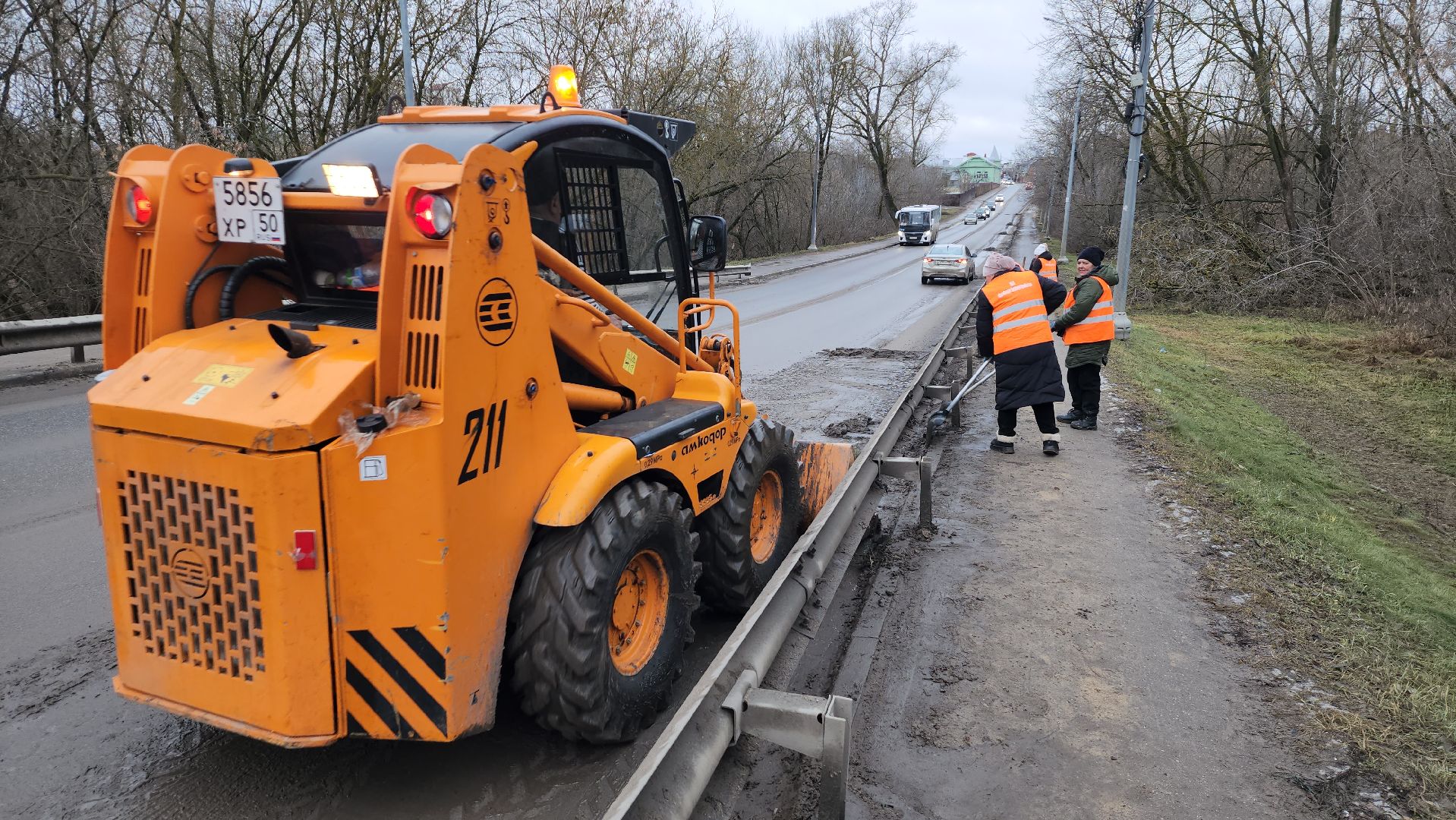 серпухов, улица ленинского комсомола, комбинат благоустройства, уборка дорожного смета, дороги, вертикалки,
