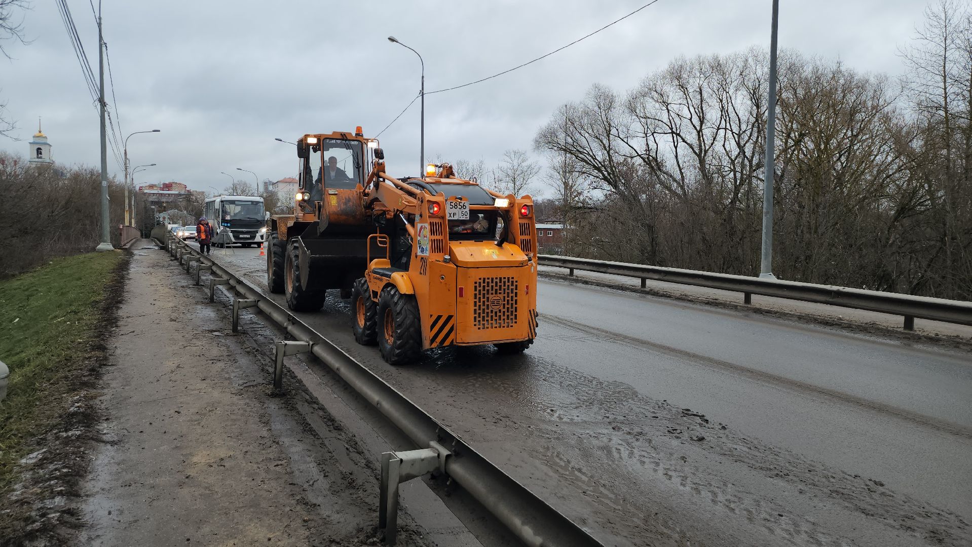 серпухов, улица ленинского комсомола, комбинат благоустройства, уборка дорожного смета, дороги, вертикалки,