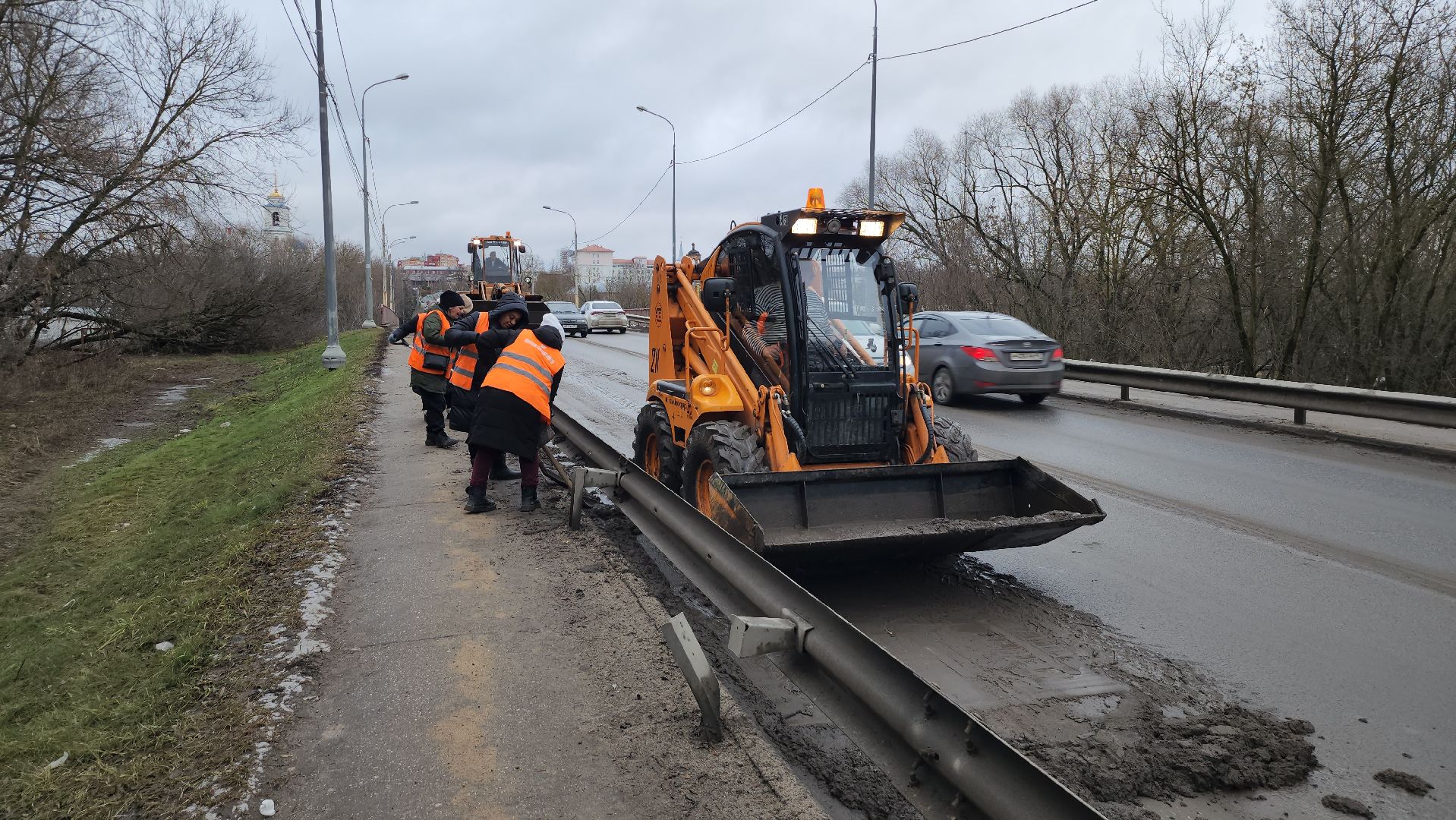 серпухов, улица ленинского комсомола, комбинат благоустройства, уборка дорожного смета, дороги, вертикалки,