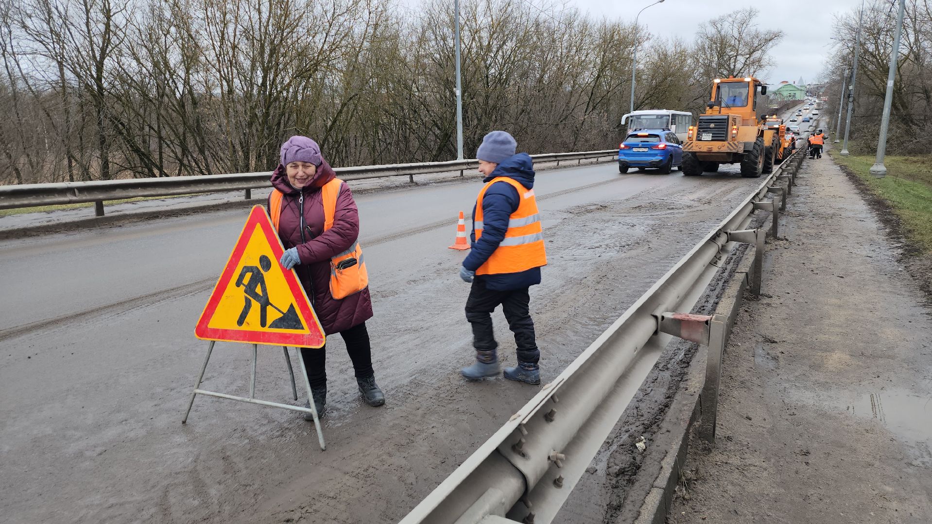 серпухов, улица ленинского комсомола, комбинат благоустройства, уборка дорожного смета, дороги, вертикалки,