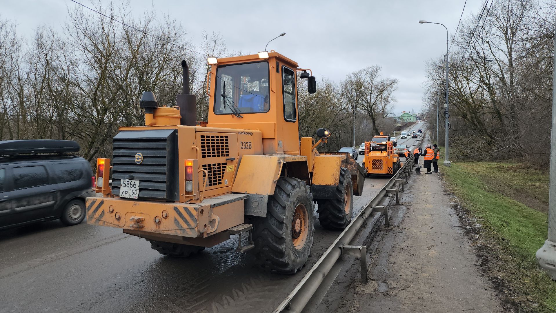 серпухов, улица ленинского комсомола, комбинат благоустройства, уборка дорожного смета, дороги, вертикалки,