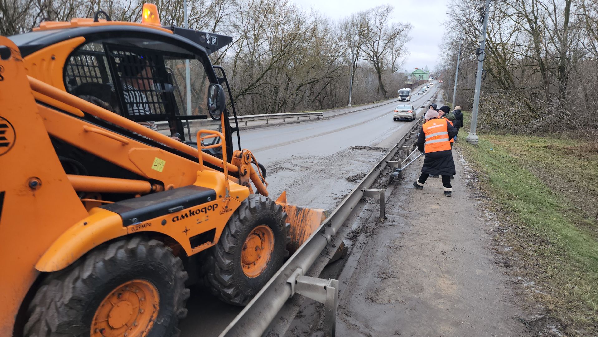 серпухов, улица ленинского комсомола, комбинат благоустройства, уборка дорожного смета, дороги, вертикалки,