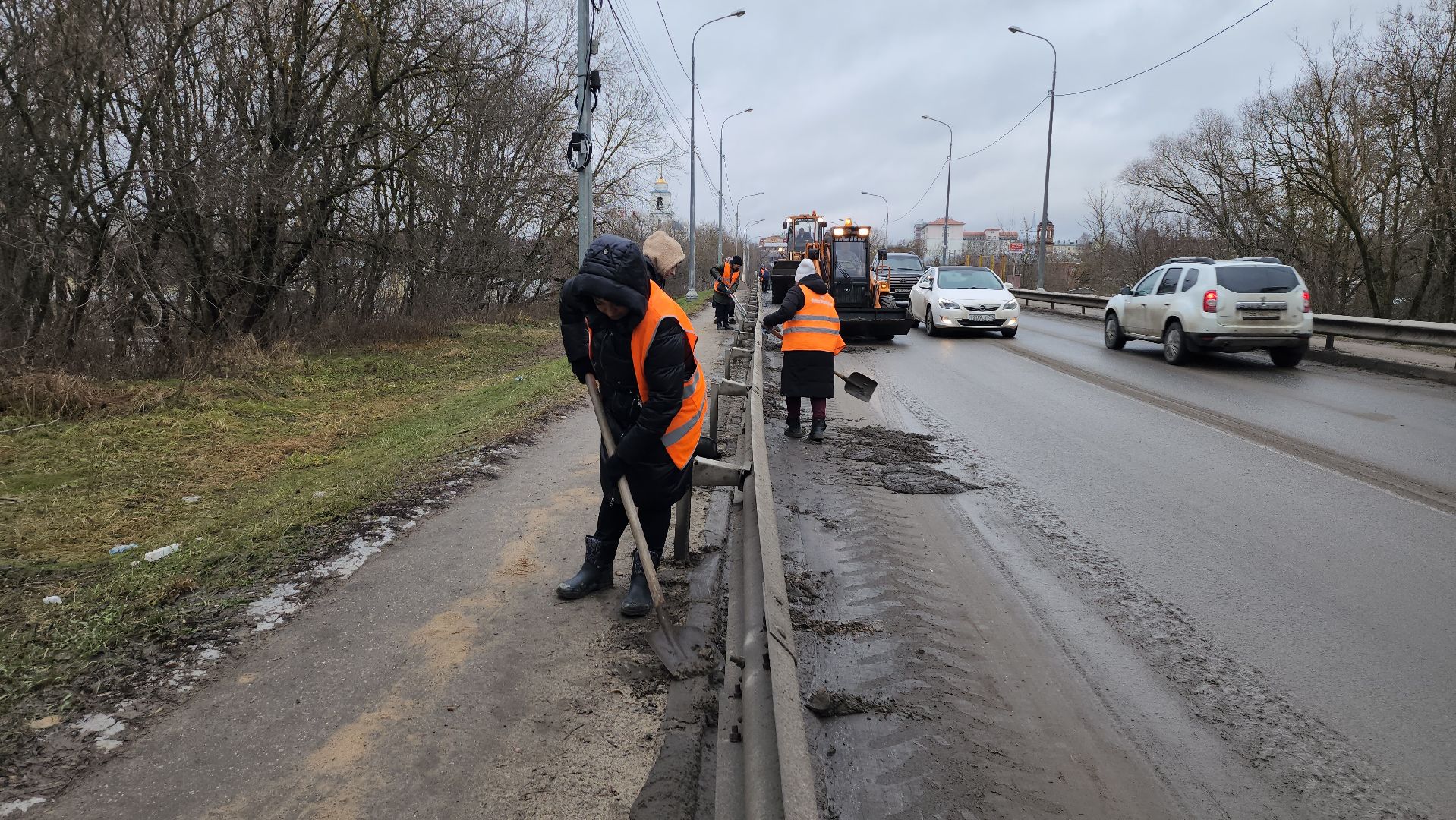 серпухов, улица ленинского комсомола, комбинат благоустройства, уборка дорожного смета, дороги, вертикалки,