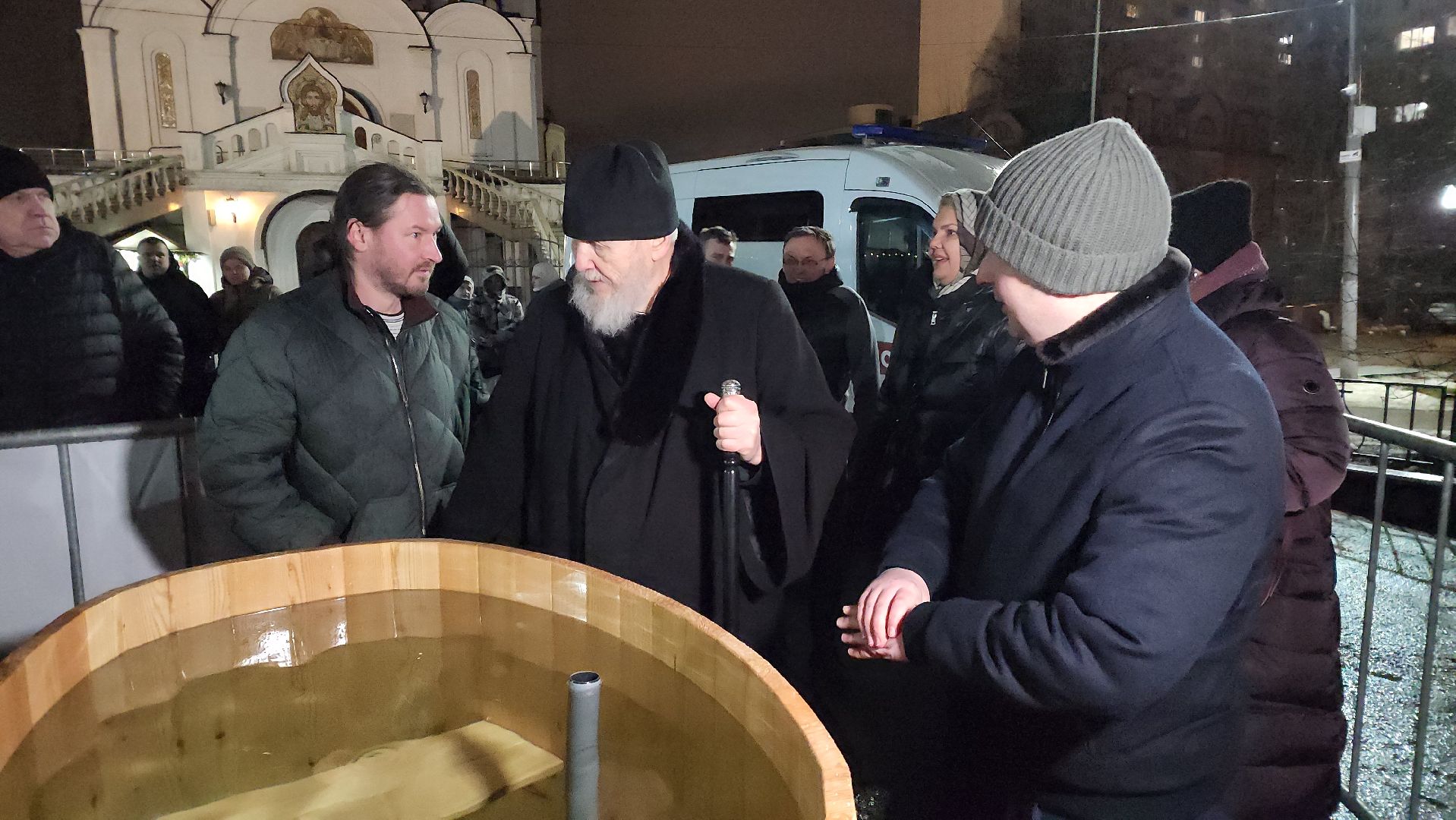 реутов, вертикалки, купель, крещение, крещение господне, троицкий храм, верующие,