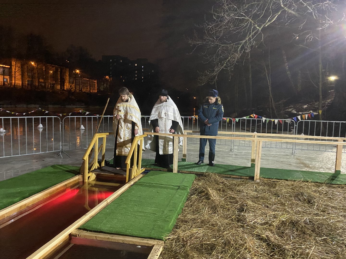 вертикалки, крещение во власихе, крещение господне, храм РВСН, храм во власихе, крещенские купания,