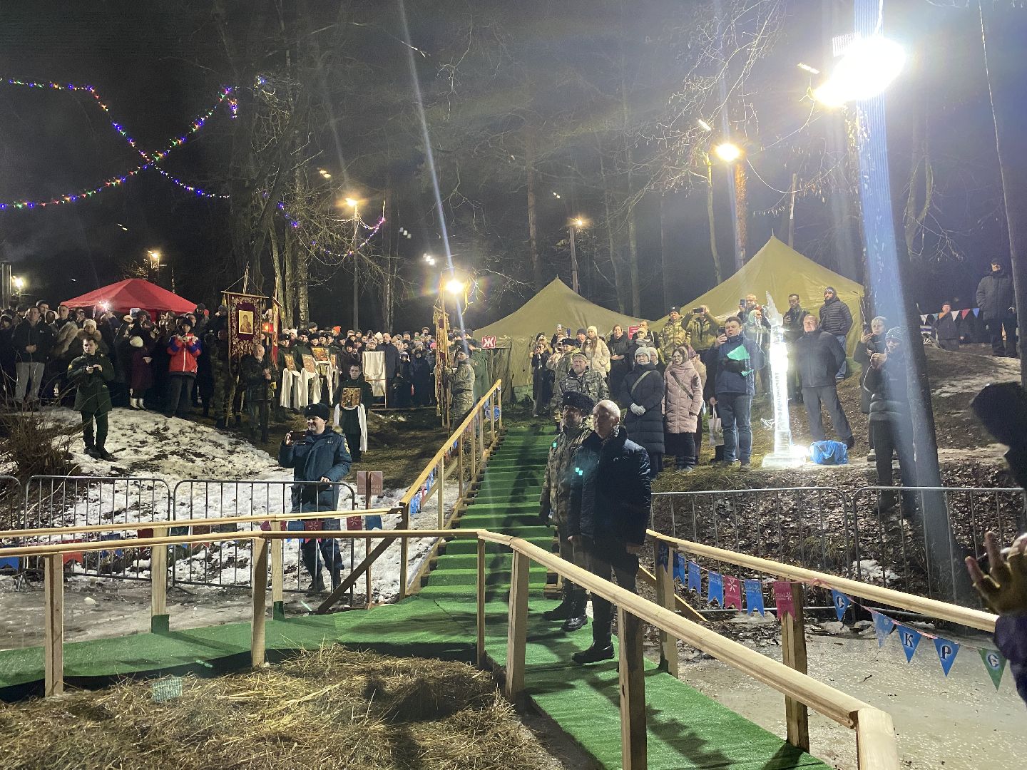 вертикалки, крещение во власихе, крещение господне, храм РВСН, храм во власихе, крещенские купания,