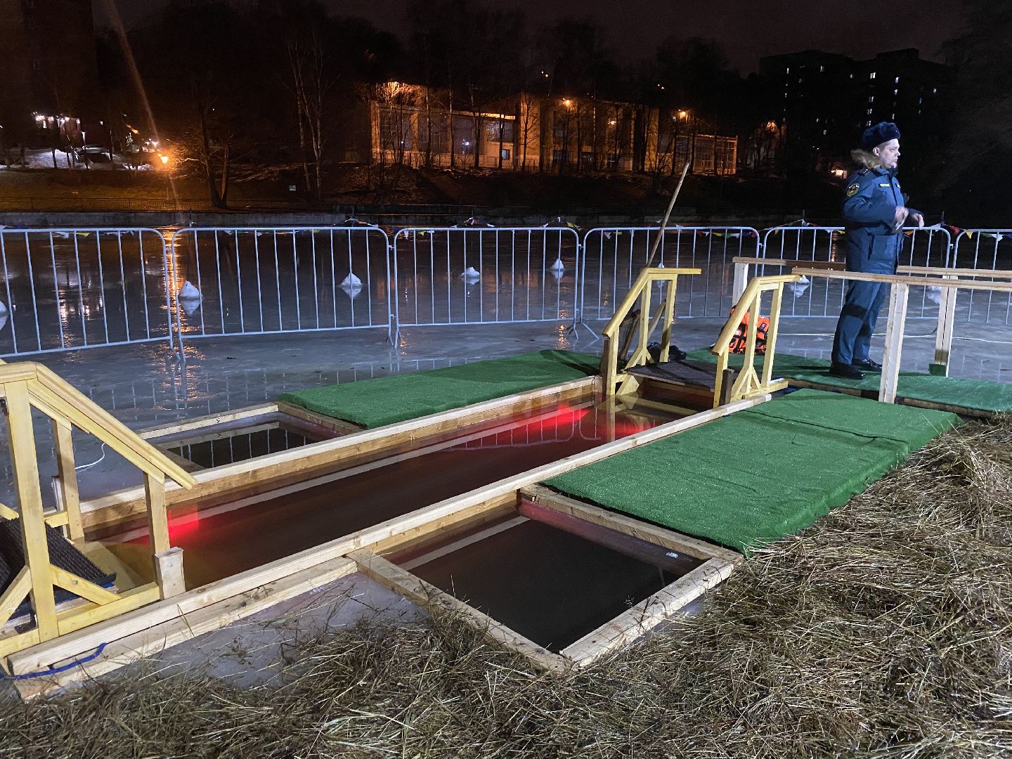 вертикалки, крещение во власихе, крещение господне, храм РВСН, храм во власихе, крещенские купания,