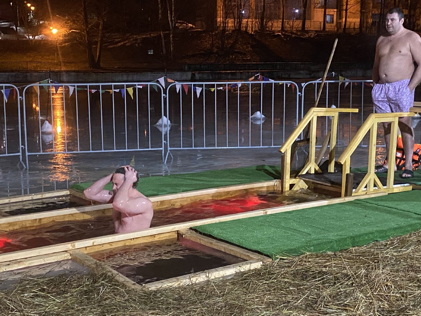 крещение, крещение во власихе, крещение господне, среднее озеро Власиха, купель во Власихе, вертикалки