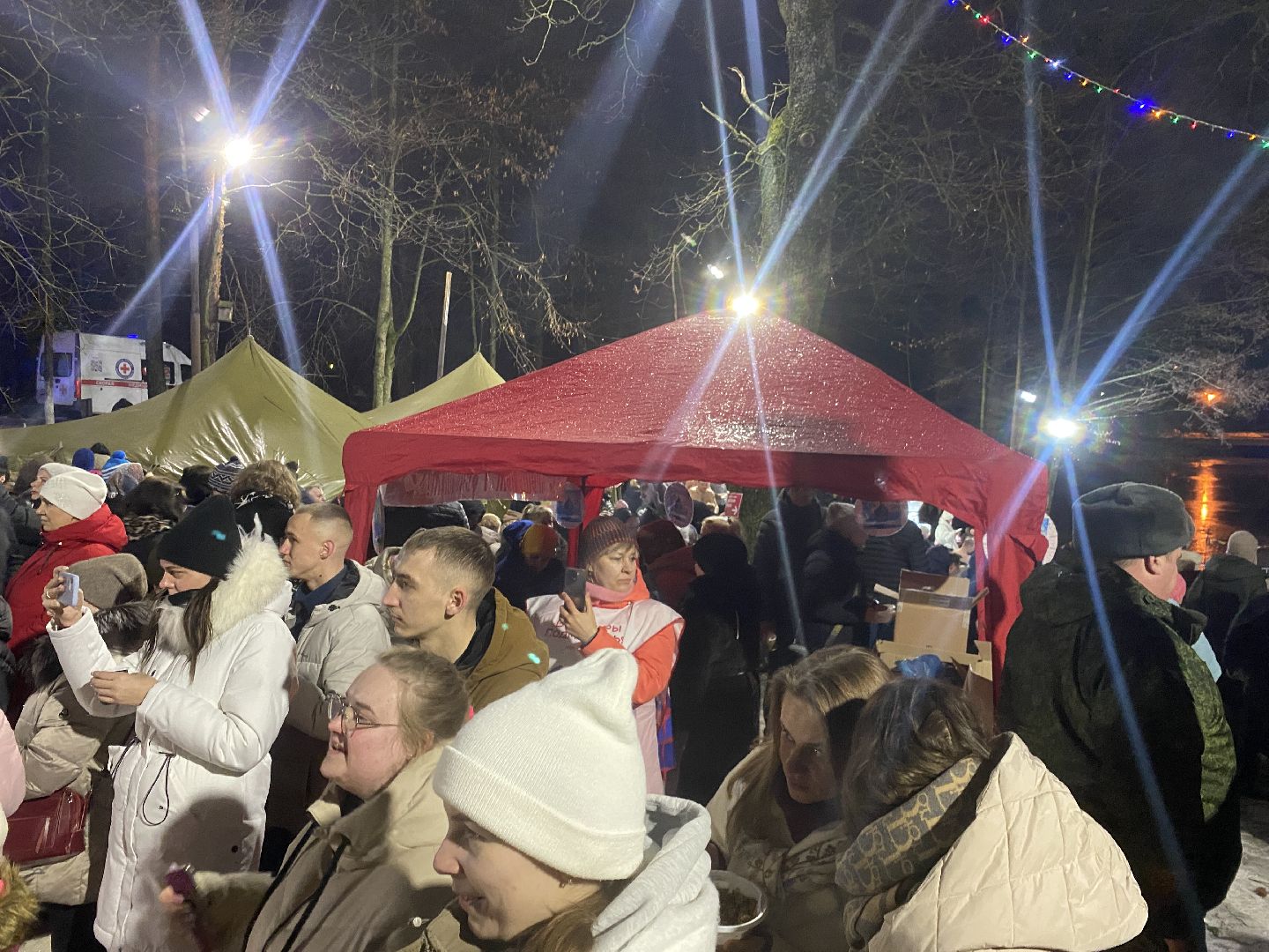 крещение, крещение во власихе, крещение господне, среднее озеро Власиха, купель во Власихе, вертикалки