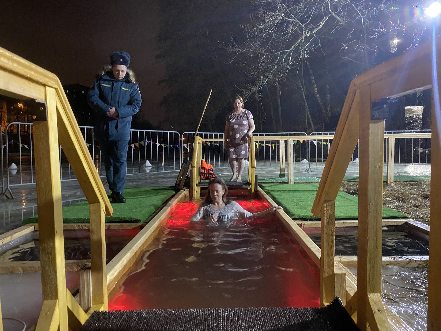 крещение, крещение во власихе, крещение господне, среднее озеро Власиха, купель во Власихе, вертикалки