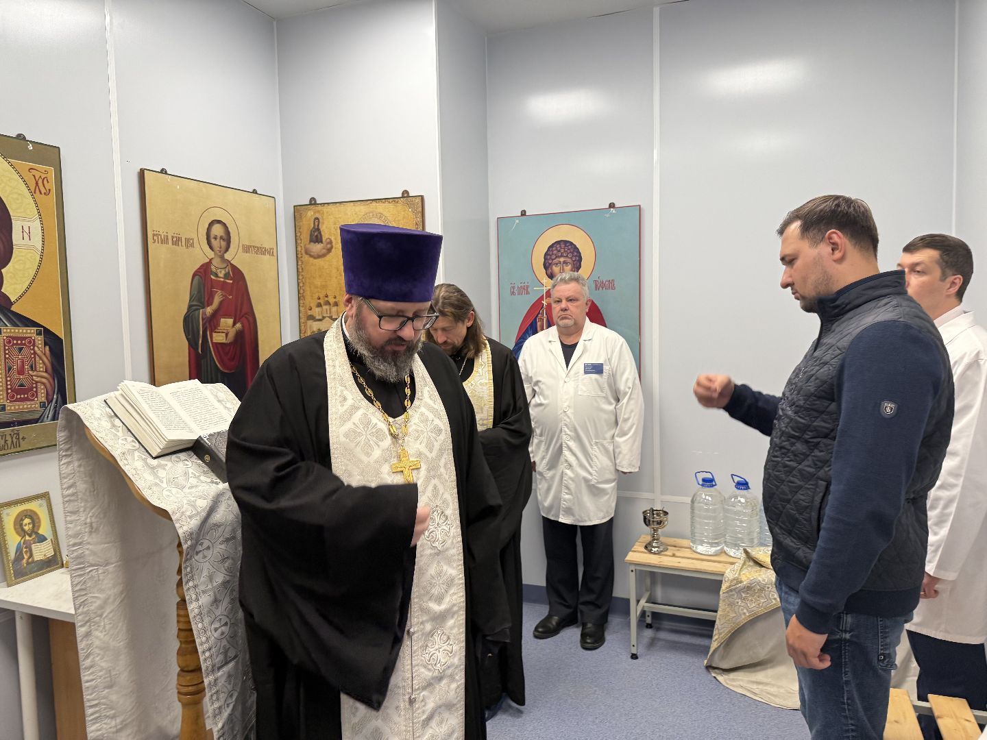 крещение господне, молебен, окропление помещений,