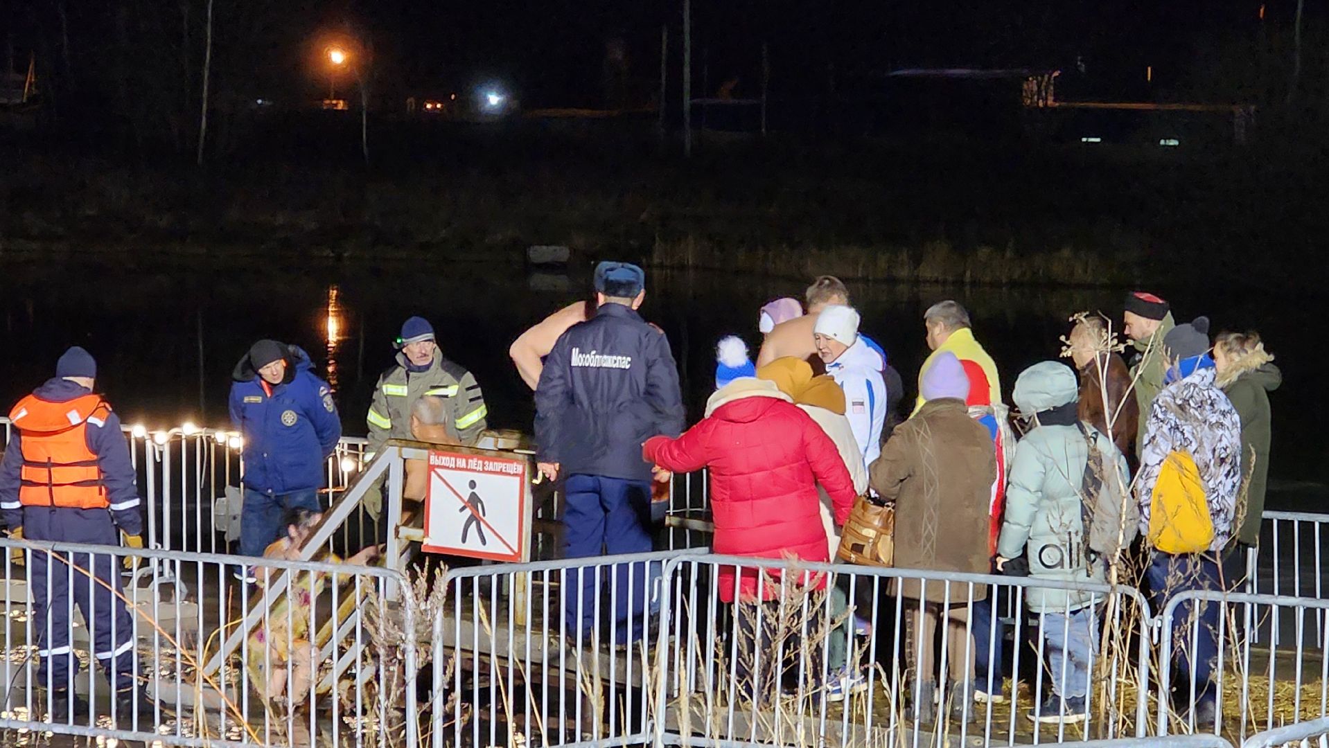 Бронницы, крещенские купания, Медик на дежурстве в крещение, Медработник, Фельдшер,
