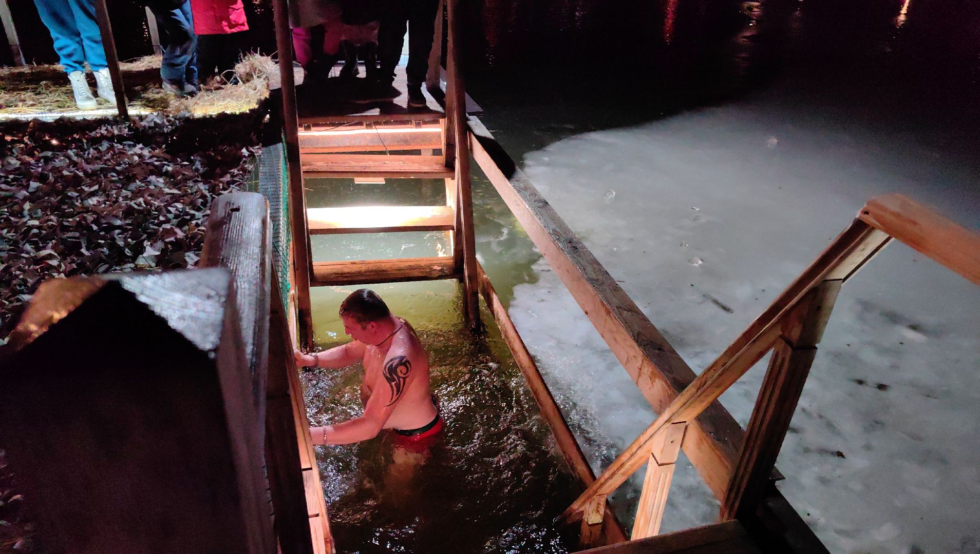 купания, озеро, обряд омовения, Богоявление,